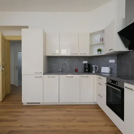 New&modern In Vibrant Area Near Centre!