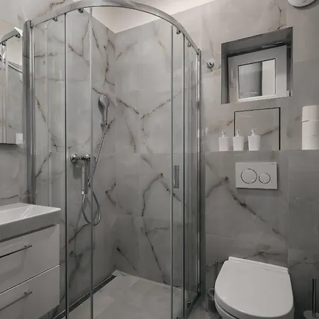 New&modern In Vibrant Area Near Centre! Appartement *