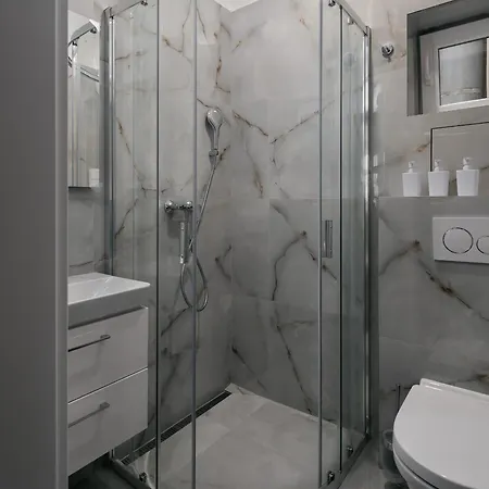 New&modern In Vibrant Area Near Centre! Appartement